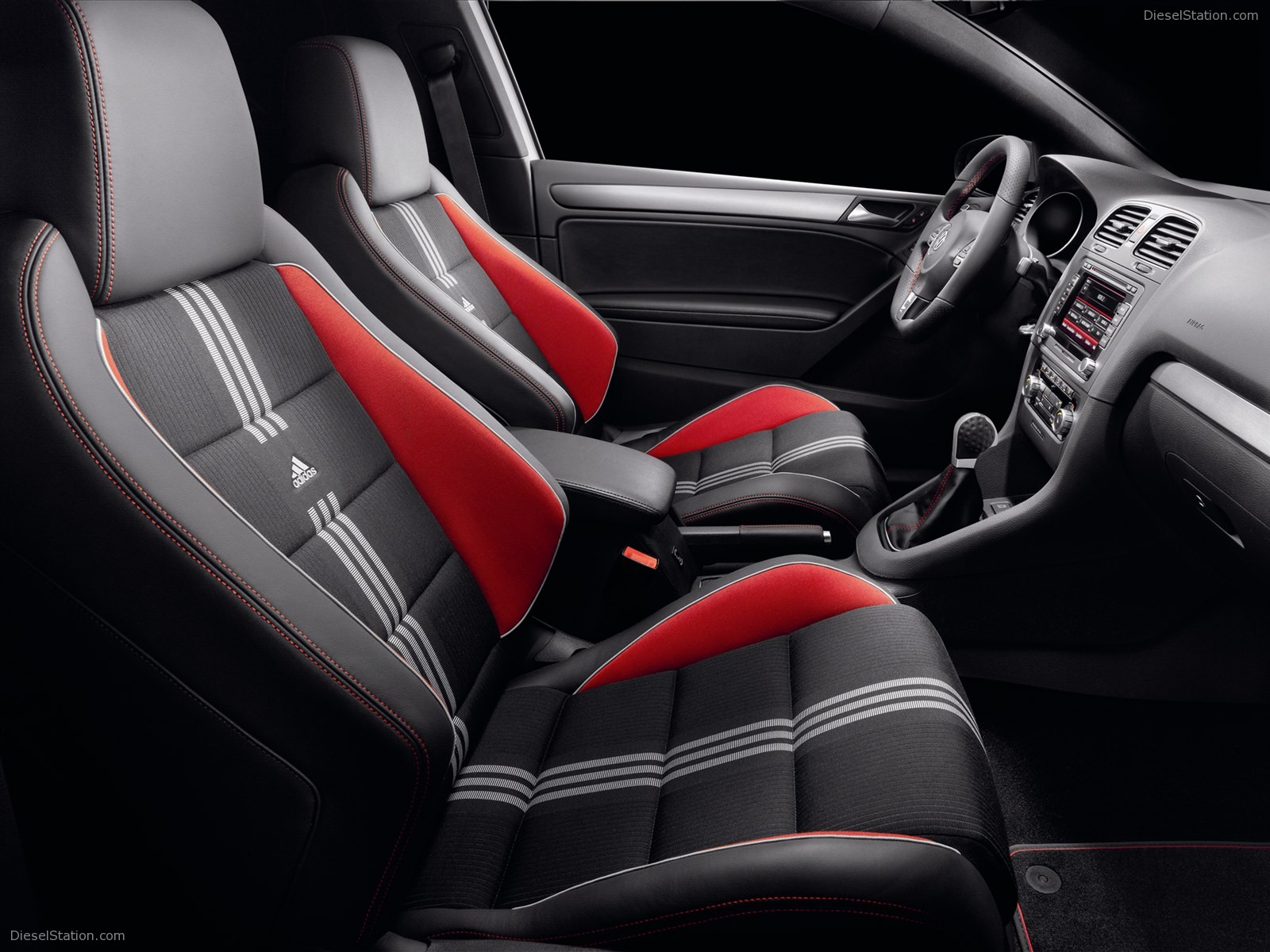 Volkswagen Golf GTI Adidas
