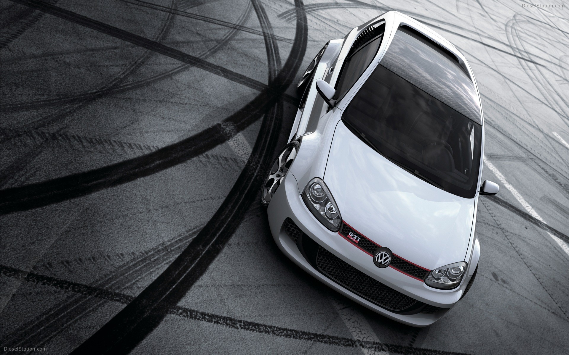 Volkswagen Golf GTI W12 650