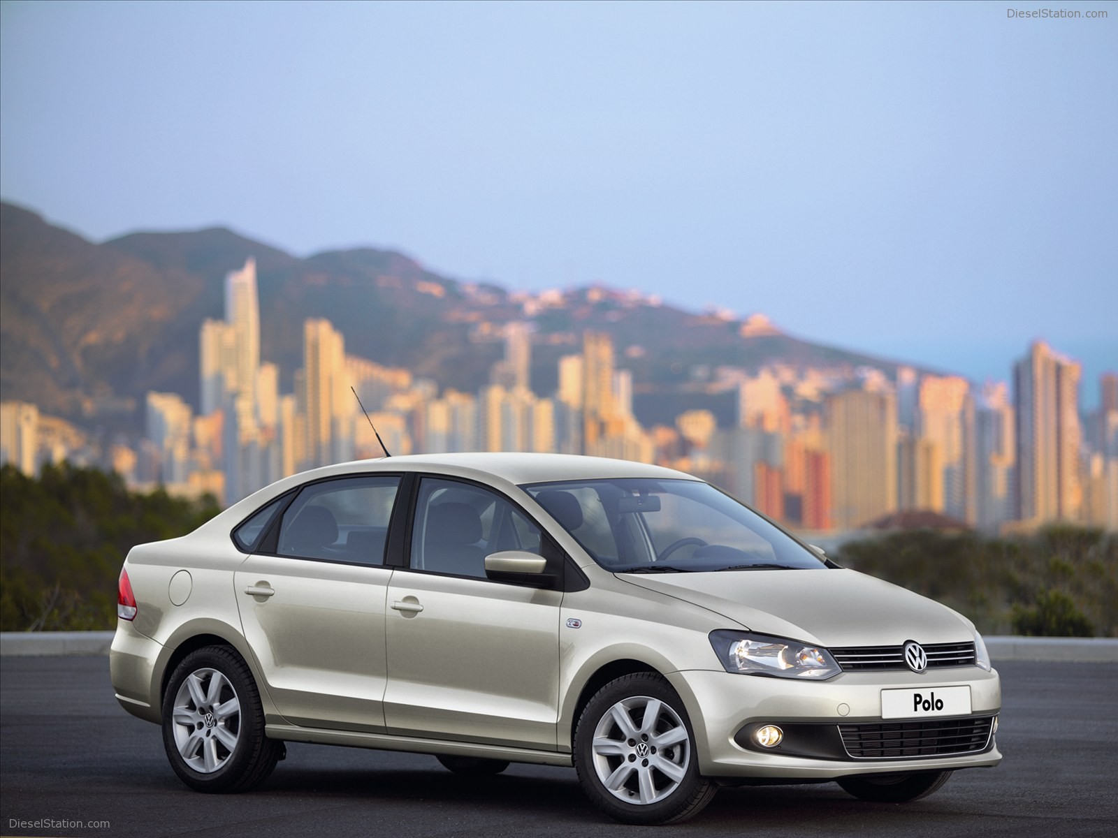 Volkswagen Polo Saloon 2011