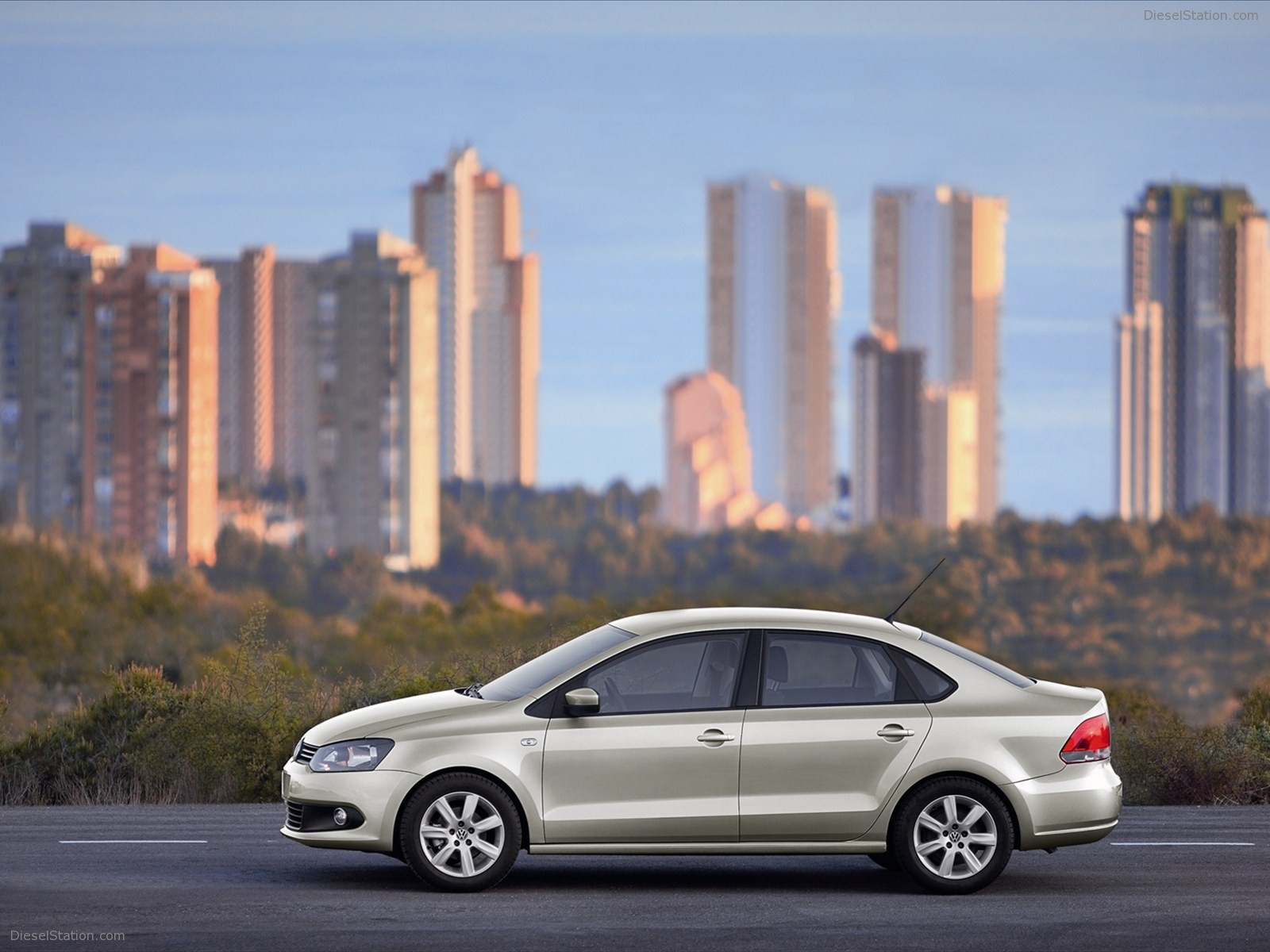 Volkswagen Polo Saloon 2011