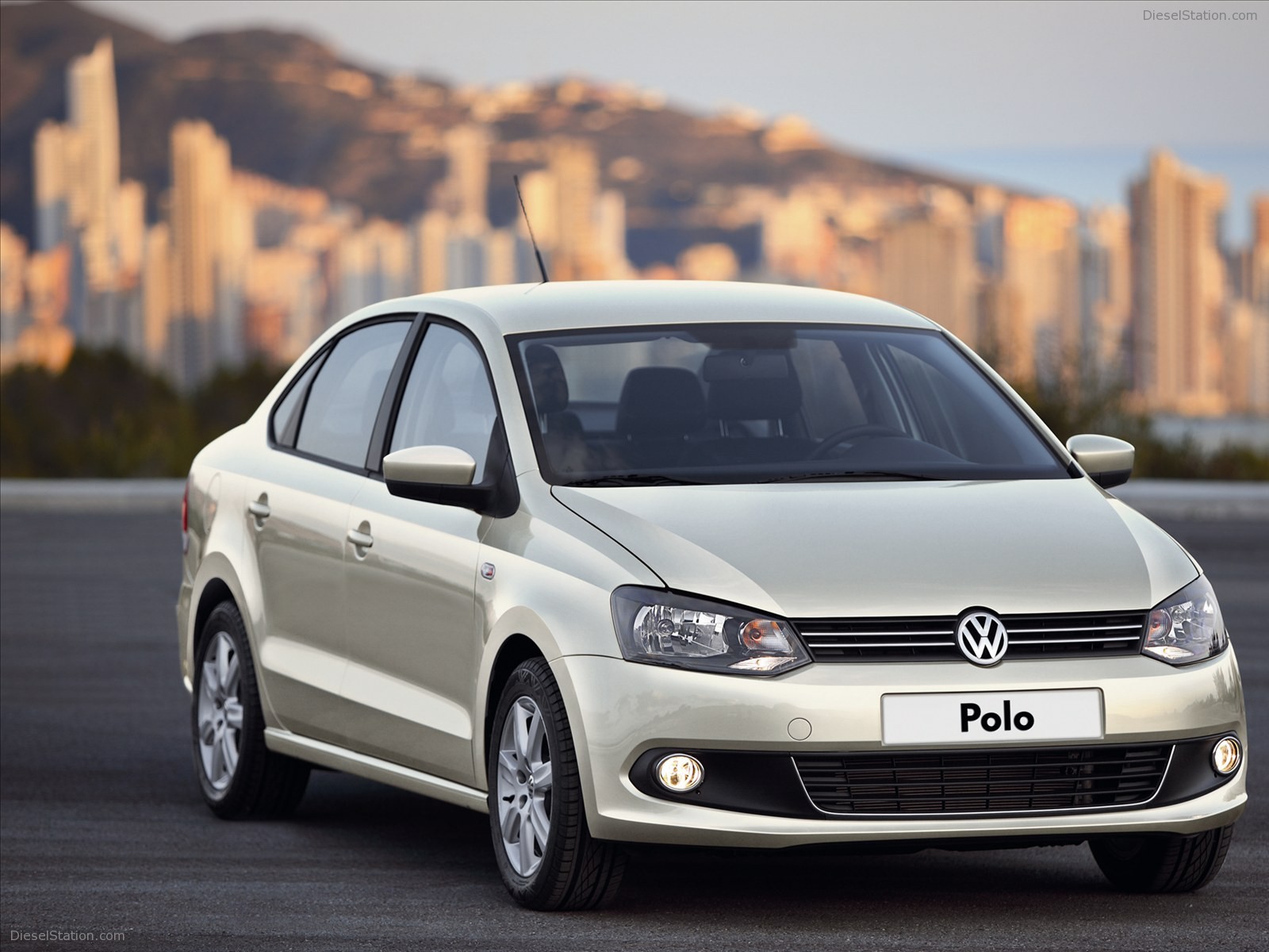 Volkswagen Polo Saloon 2011