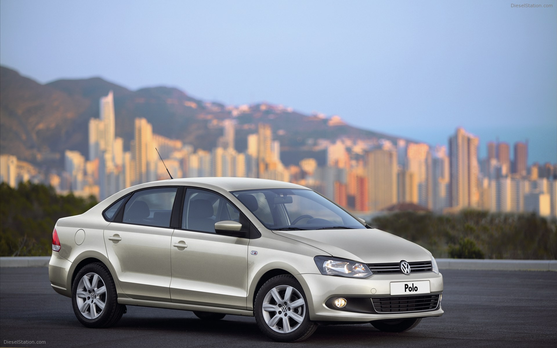 Volkswagen Polo Saloon 2011