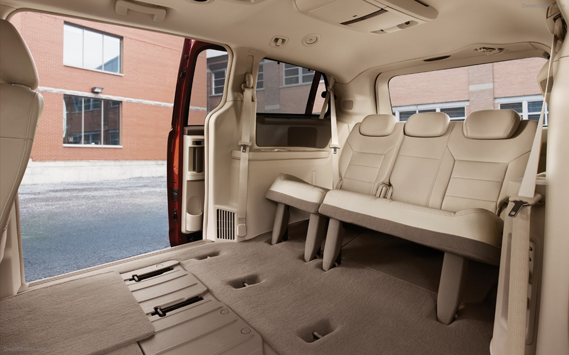 Volkswagen Routan 2012