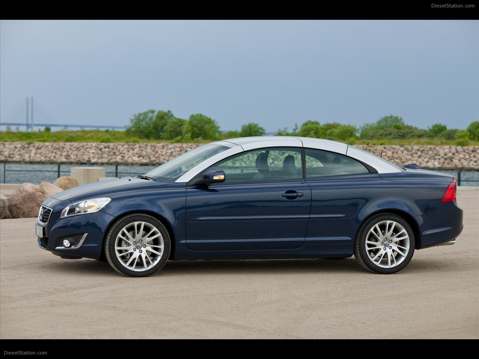 Volvo C70 2012