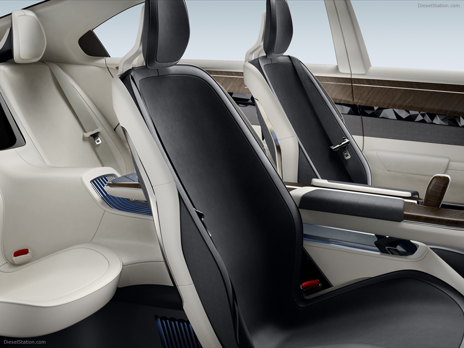 Volvo Concept Universe 2011