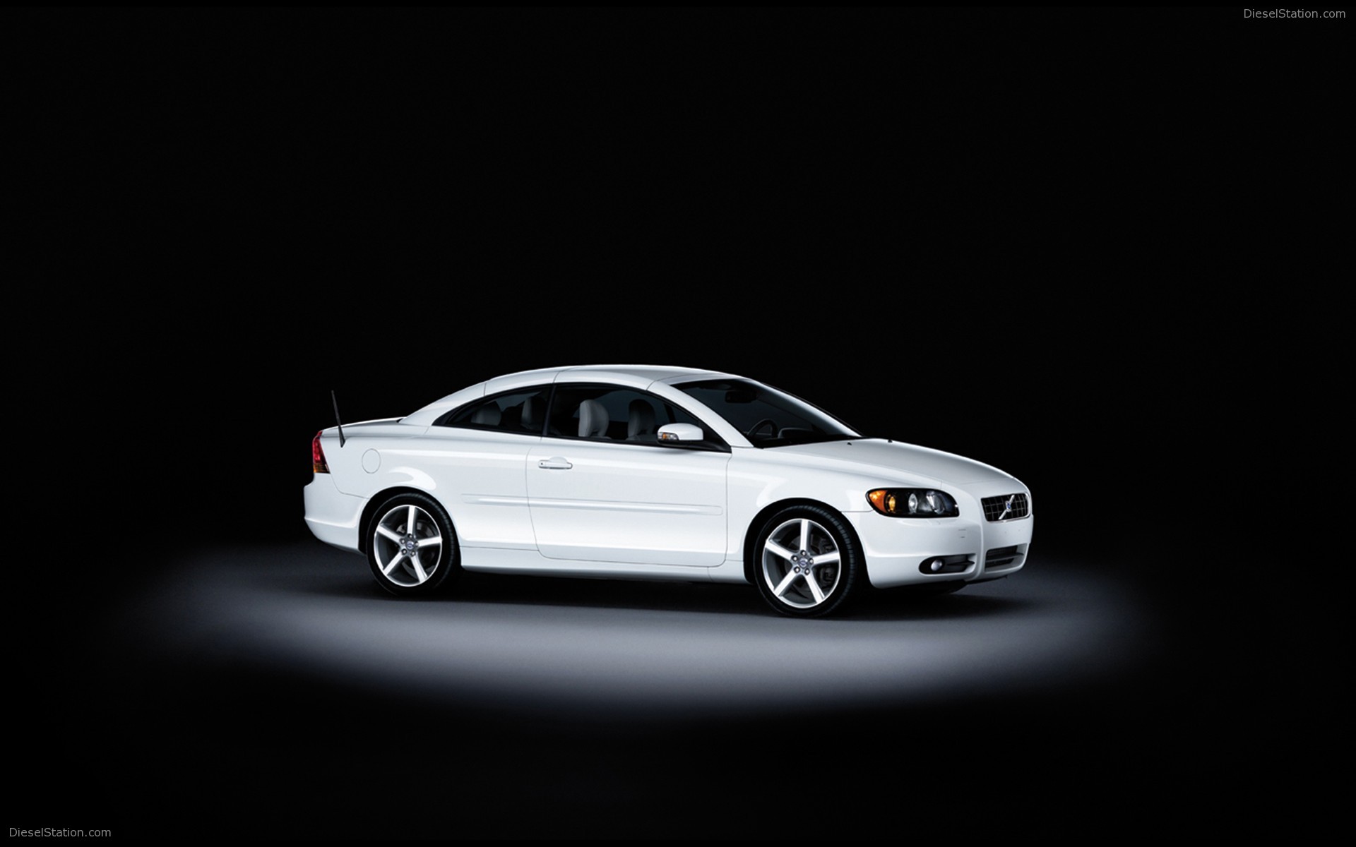 VOLVO 'ICE WHITE' C70 COUPE CONVERTIBLE VOLVO 'ICE WHITE' C70 COUPE CONVERTIBLE