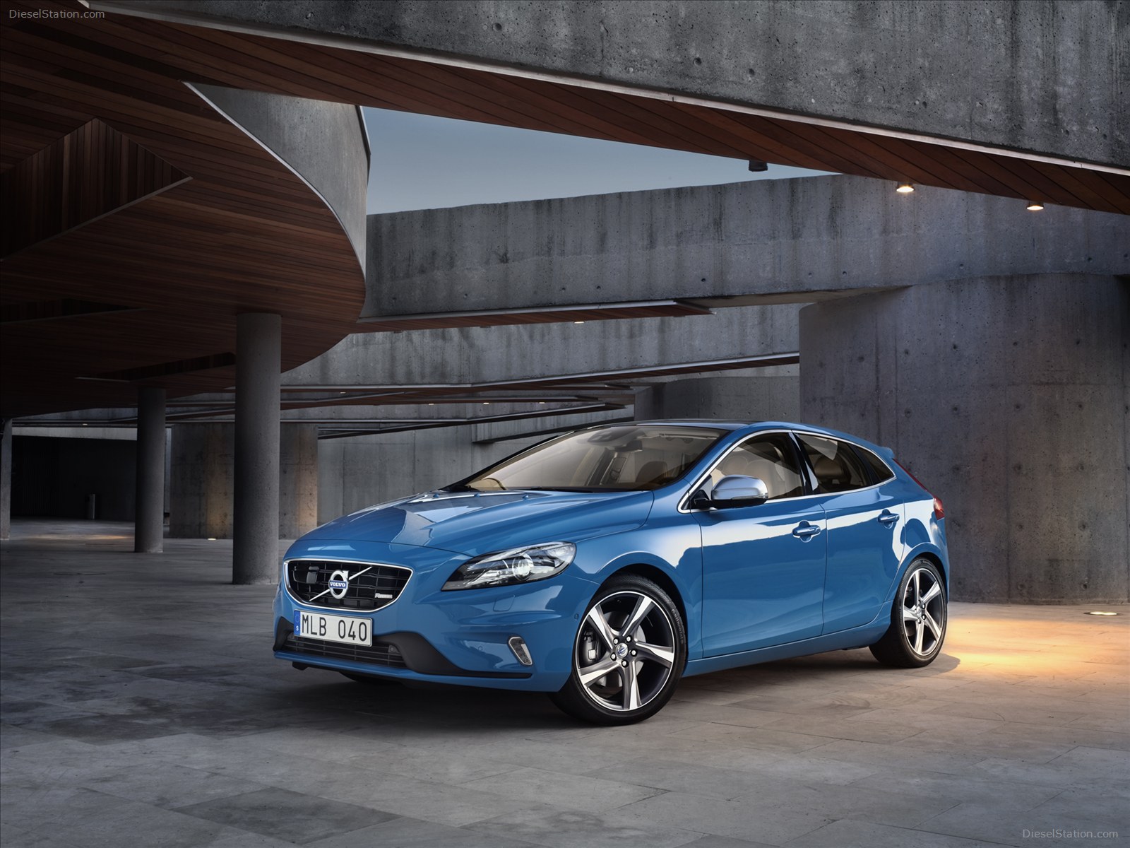 Volvo V40 2014