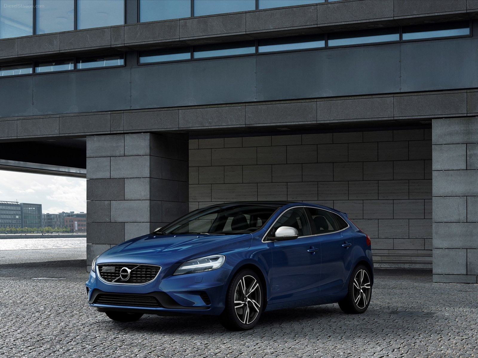 Volvo V40 2017