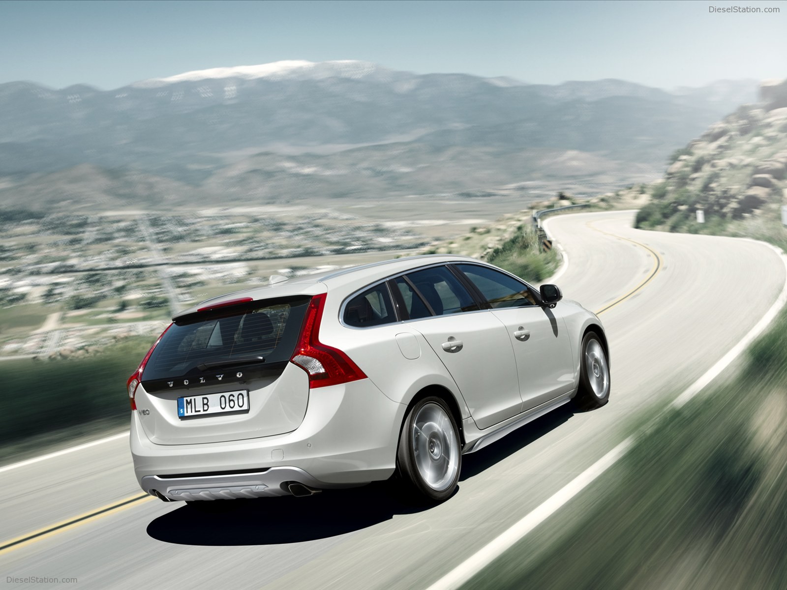 Volvo V60 Sports Wagon 2011