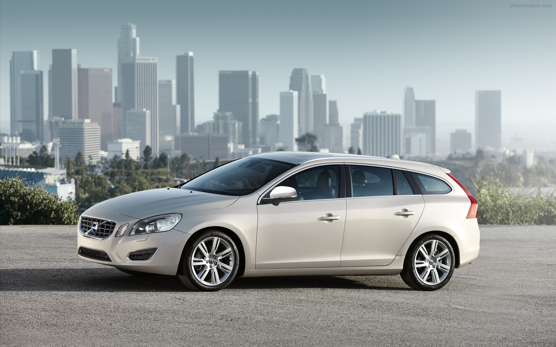 Volvo V60 Sports Wagon 2011