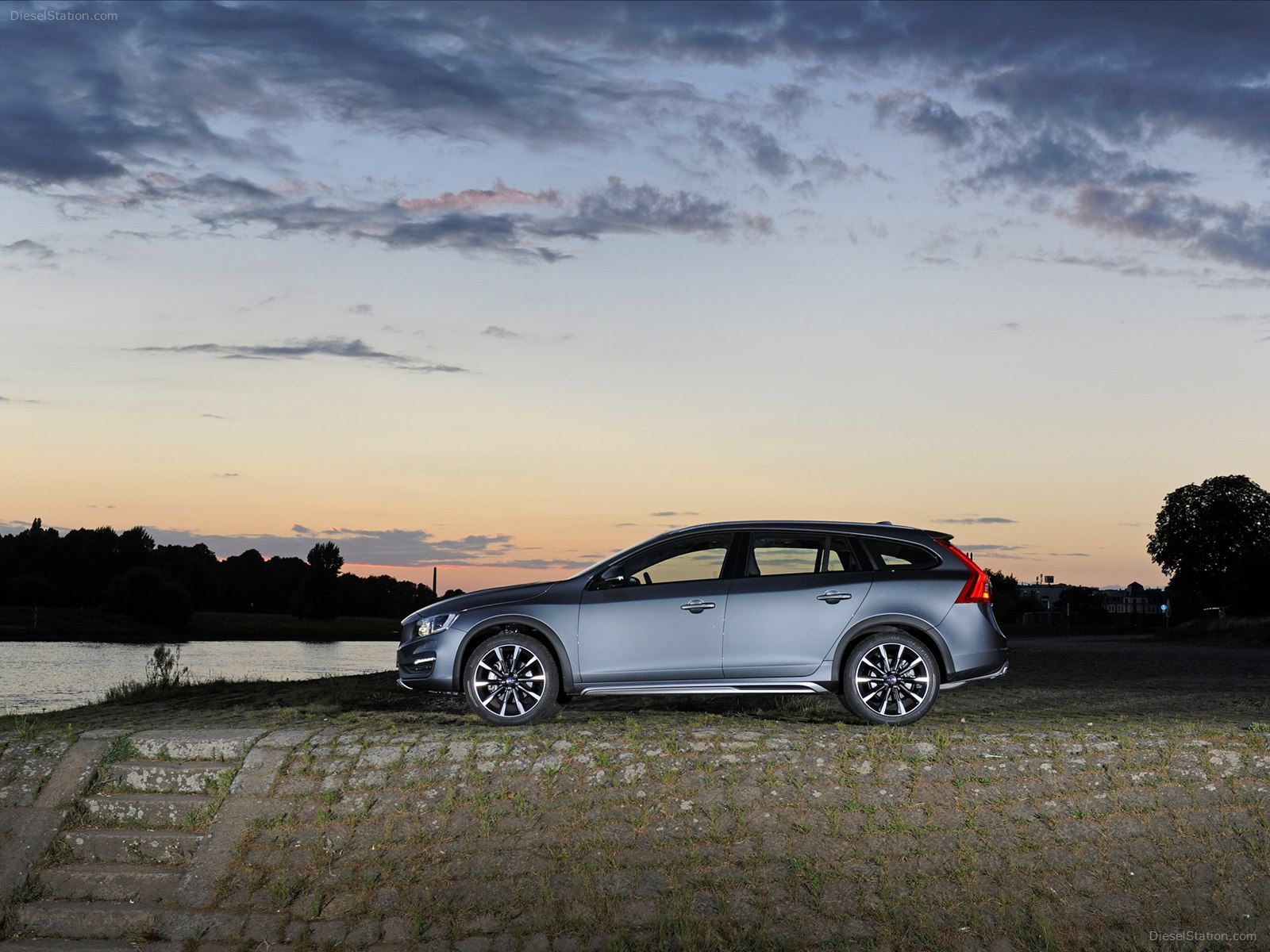 Volvo V60 Cross Country 2016