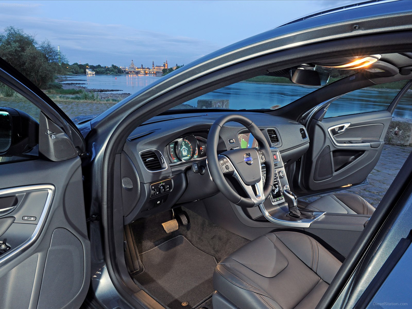 Volvo V60 Cross Country 2016