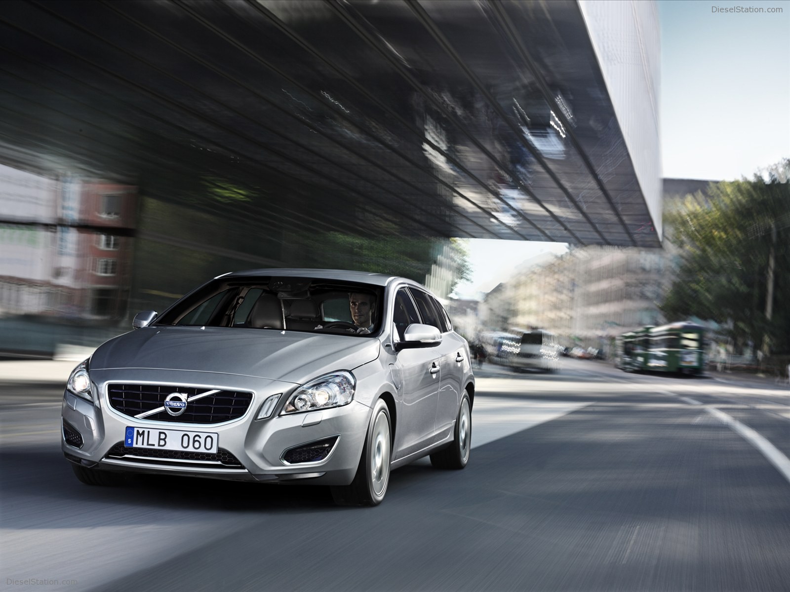Volvo V60 Plug-in Hybrid 2013