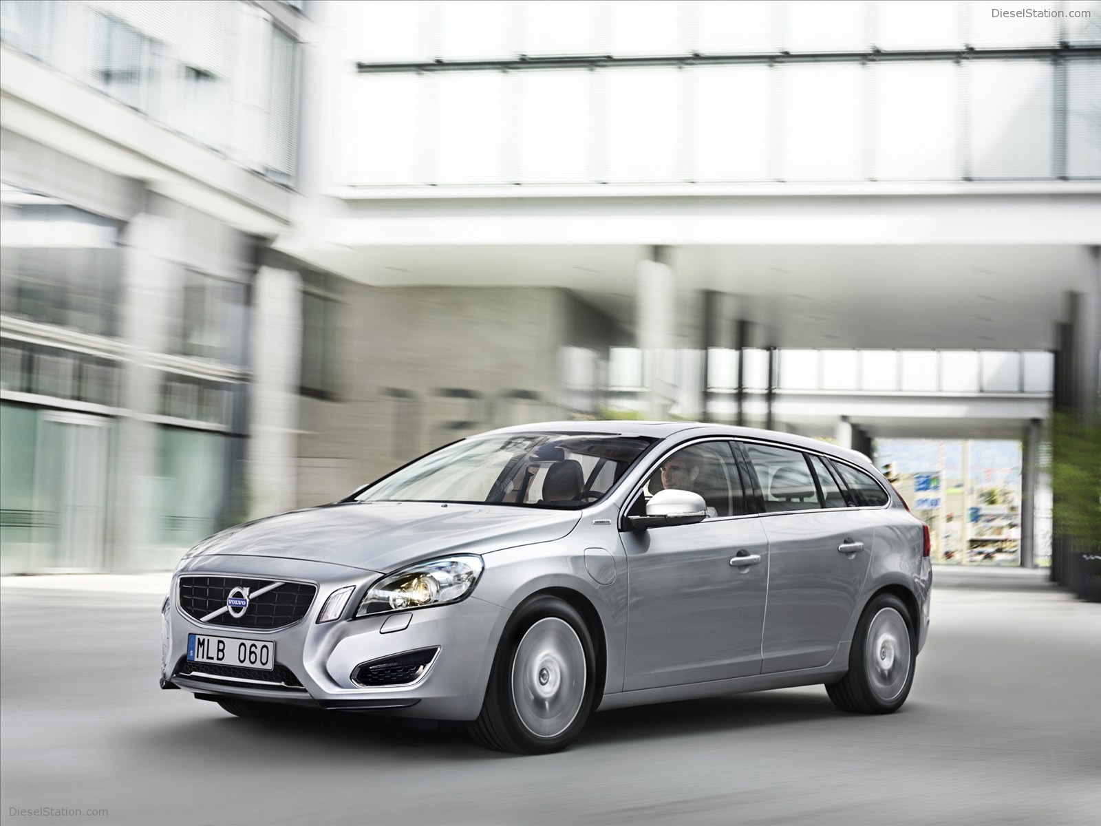Volvo V60 Plug-in Hybrid 2013