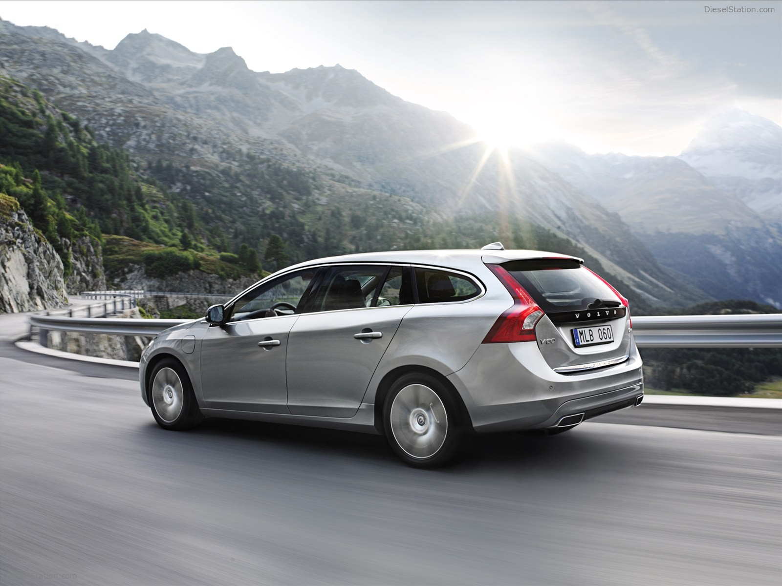 Volvo V60 Plug-in Hybrid 2013