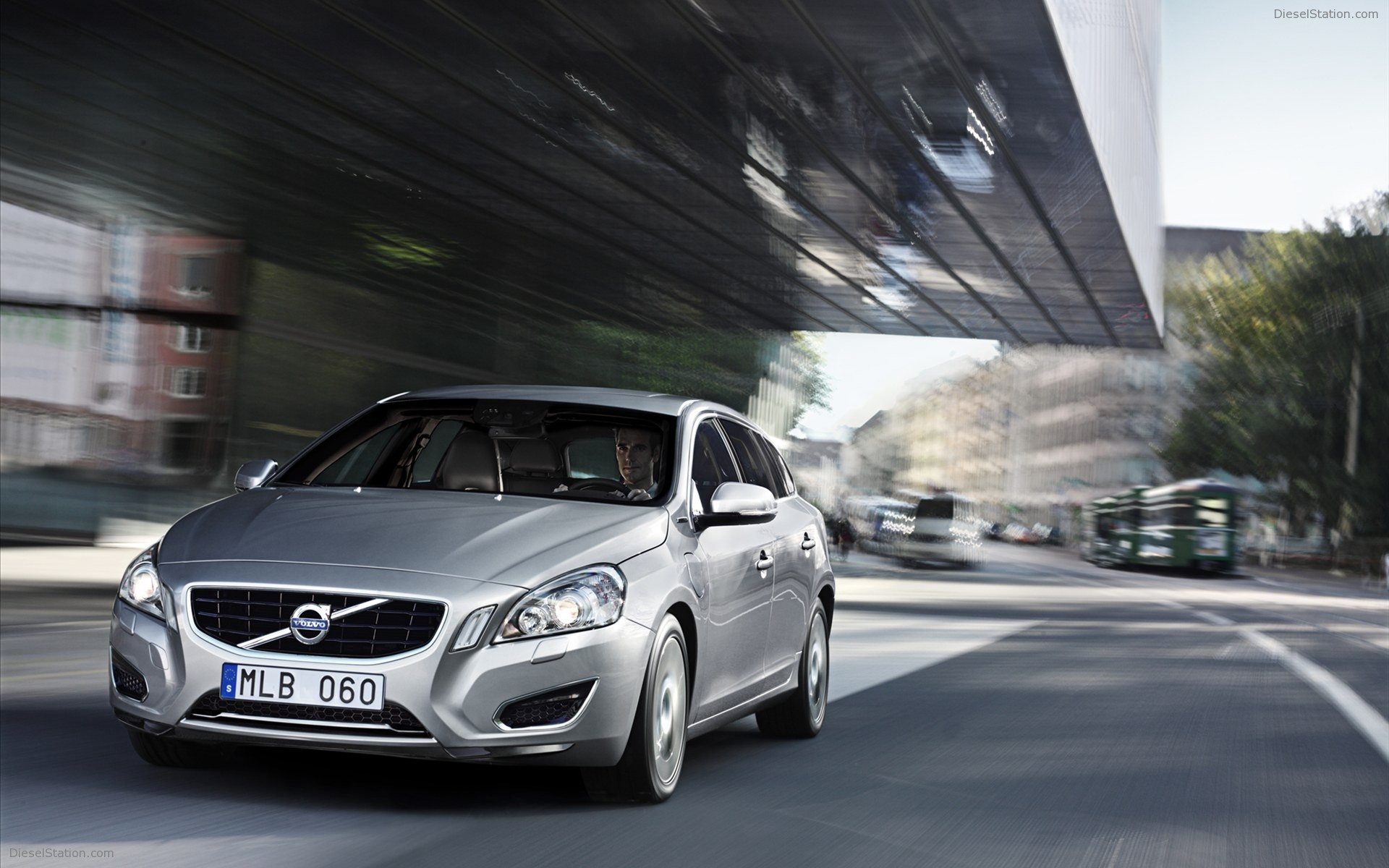 Volvo V60 Plug-in Hybrid 2013