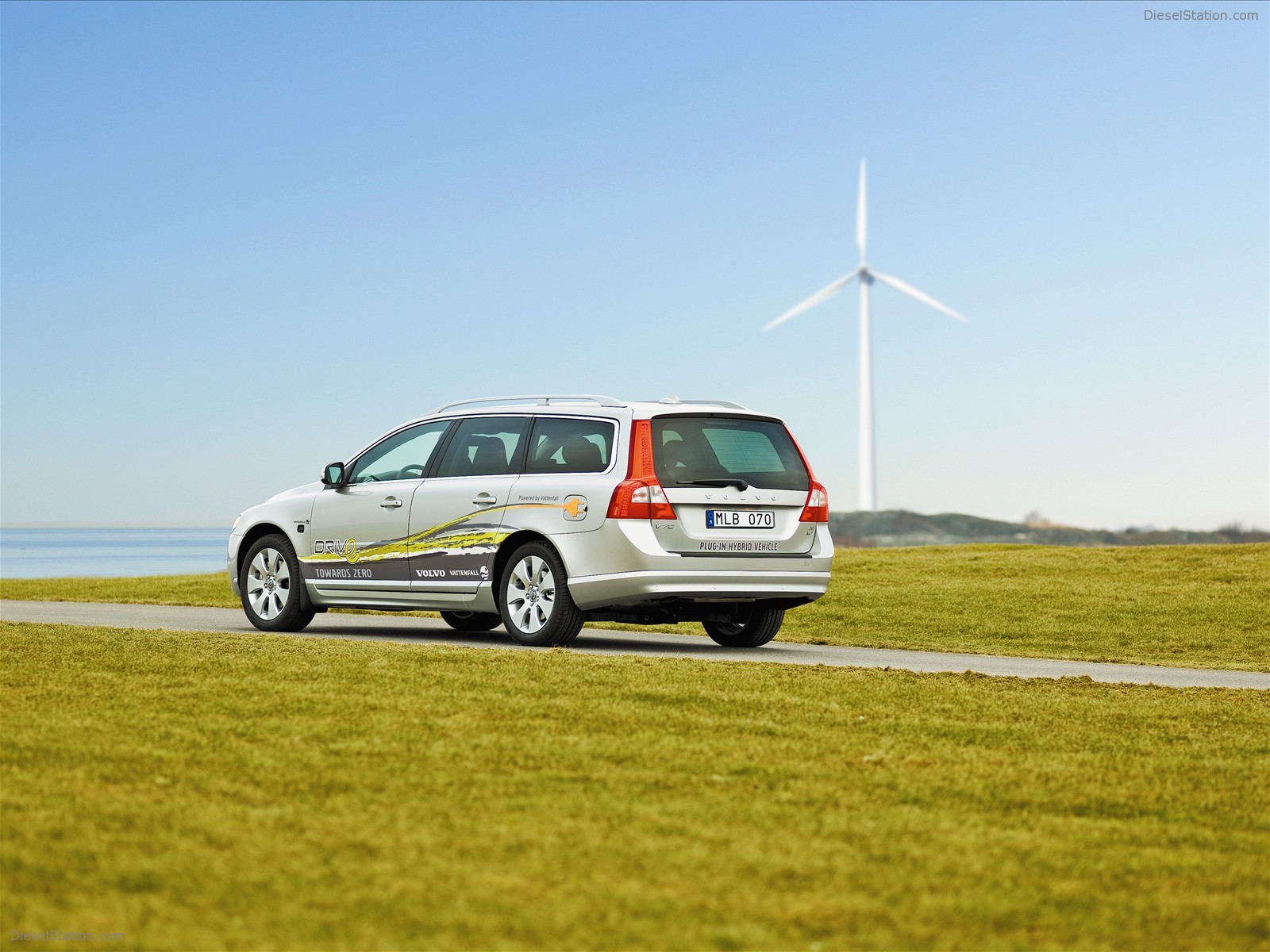 Volvo Plug In Hybrid By 2012