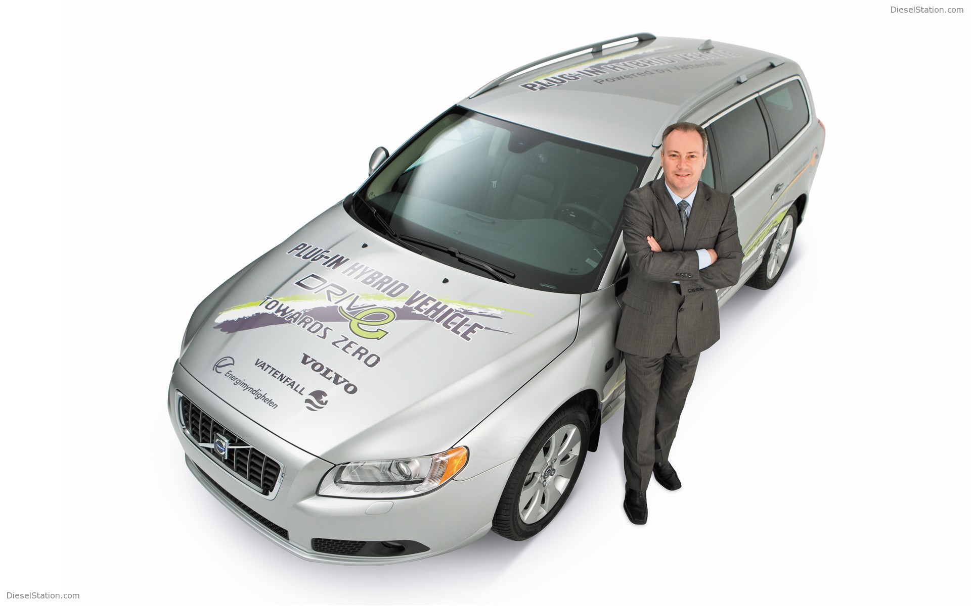 Volvo Plug In Hybrid By 2012