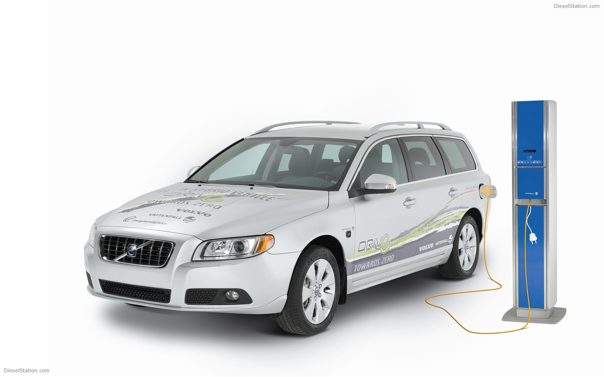 Volvo Plug In Hybrid By 2012