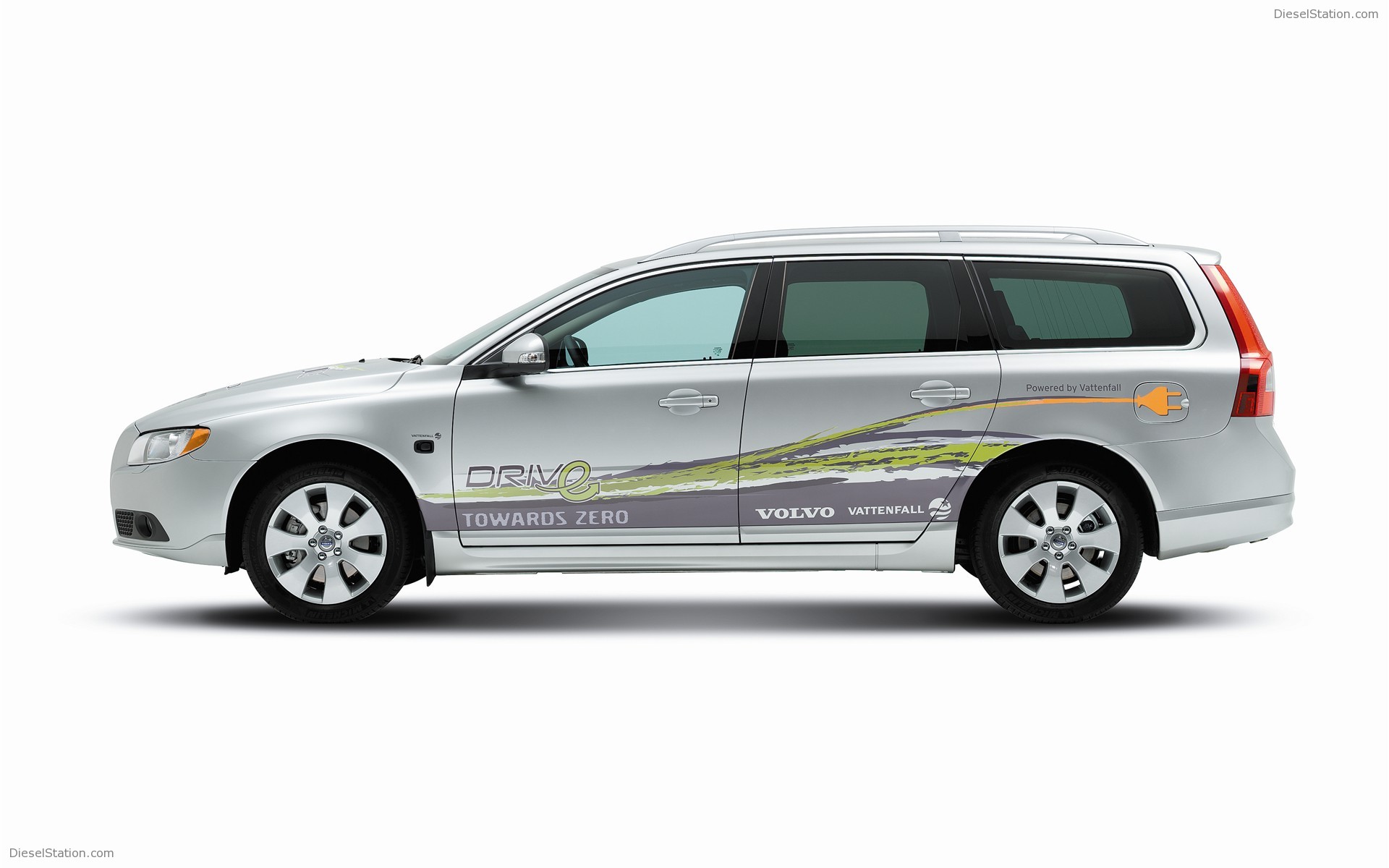 Volvo Plug In Hybrid By 2012