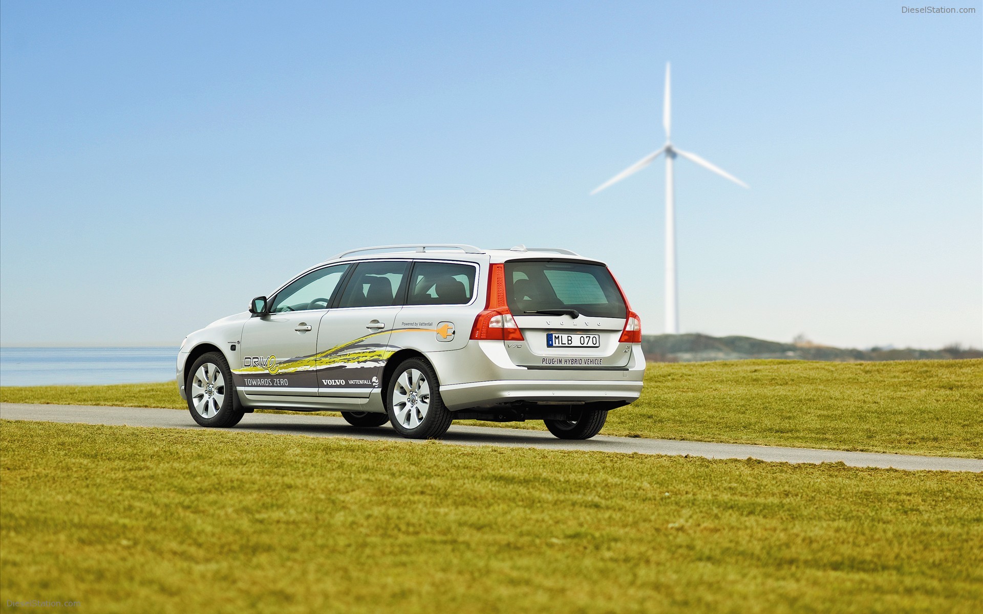 Volvo Plug In Hybrid By 2012