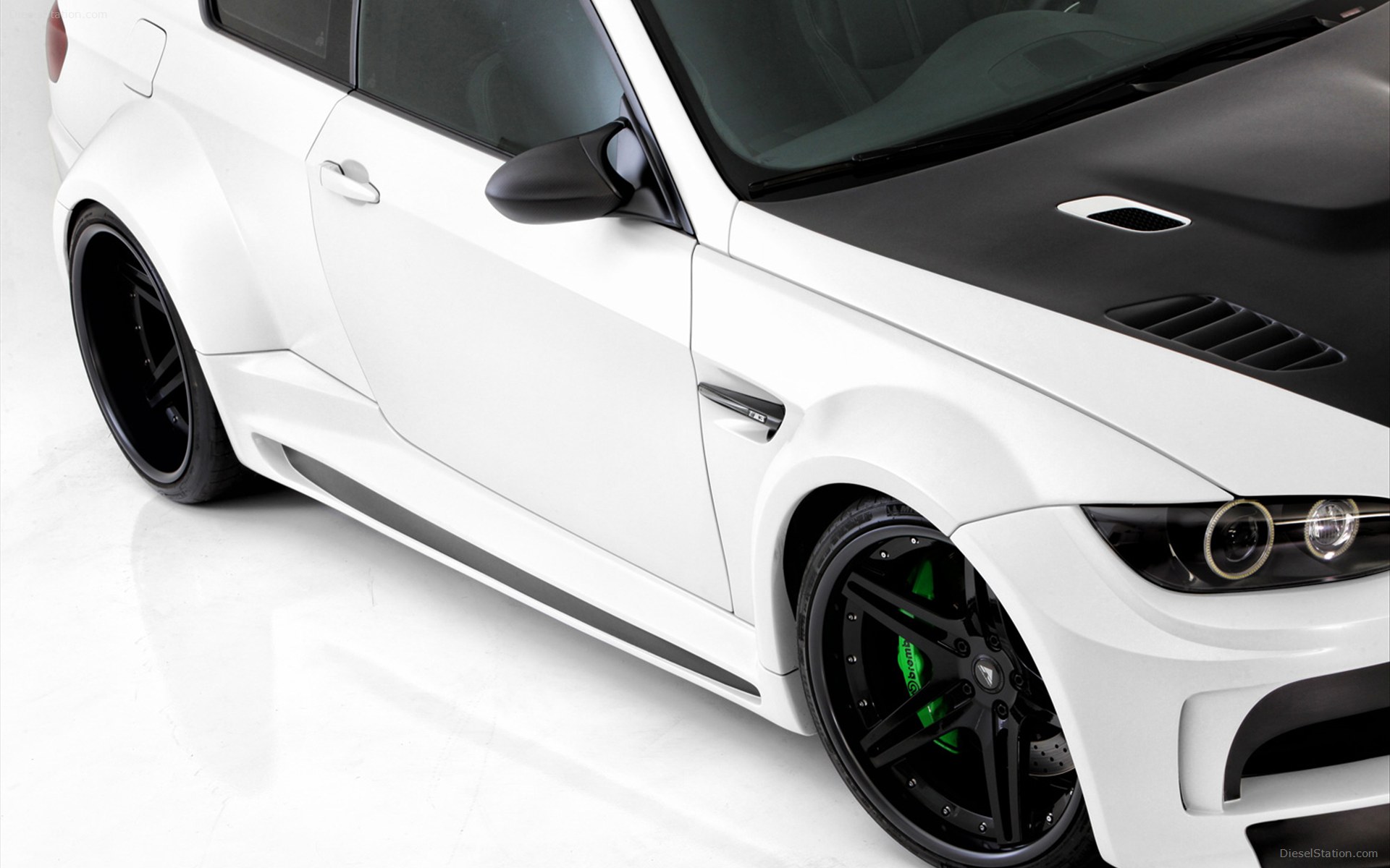 Bmw limited. BMW M paket Tuning. Автотюнинг картинки HD. Спорт пакет БМВ. BMW e92 m3 тюнинг ателье.