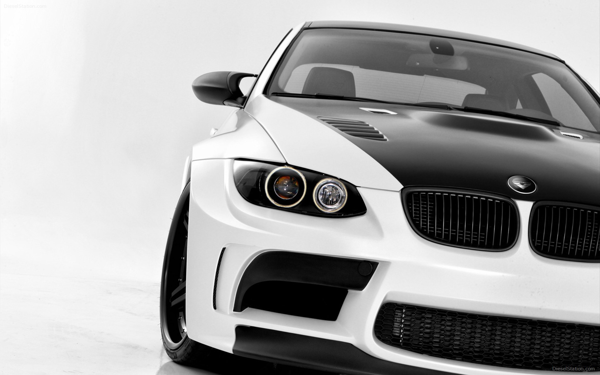 Bmw limited. BMW m3 e92. BMW m3 белая. BMW m3 e92 Black and White. BMW e92 m Black.