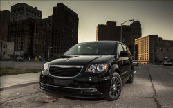 Chrysler Town & Country S 2013