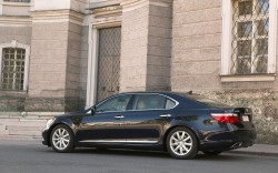 Lexus LS460