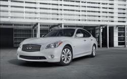 Infiniti M Hybrid 2012